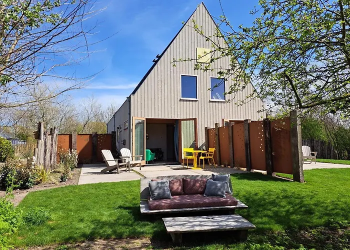 Silver Garden Couette-café 3*